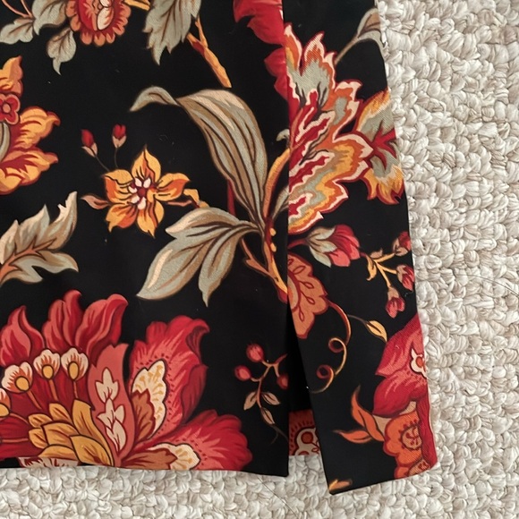 Talbots Beautiful Light Blazer Size 10 in great condition. - Picture 3 of 9